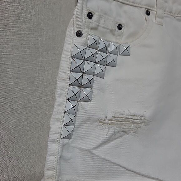 Urban Outfitters BDG High Rise Dree Cheeky Size 28W White Studded Denim Shorts - Picture 3 of 12